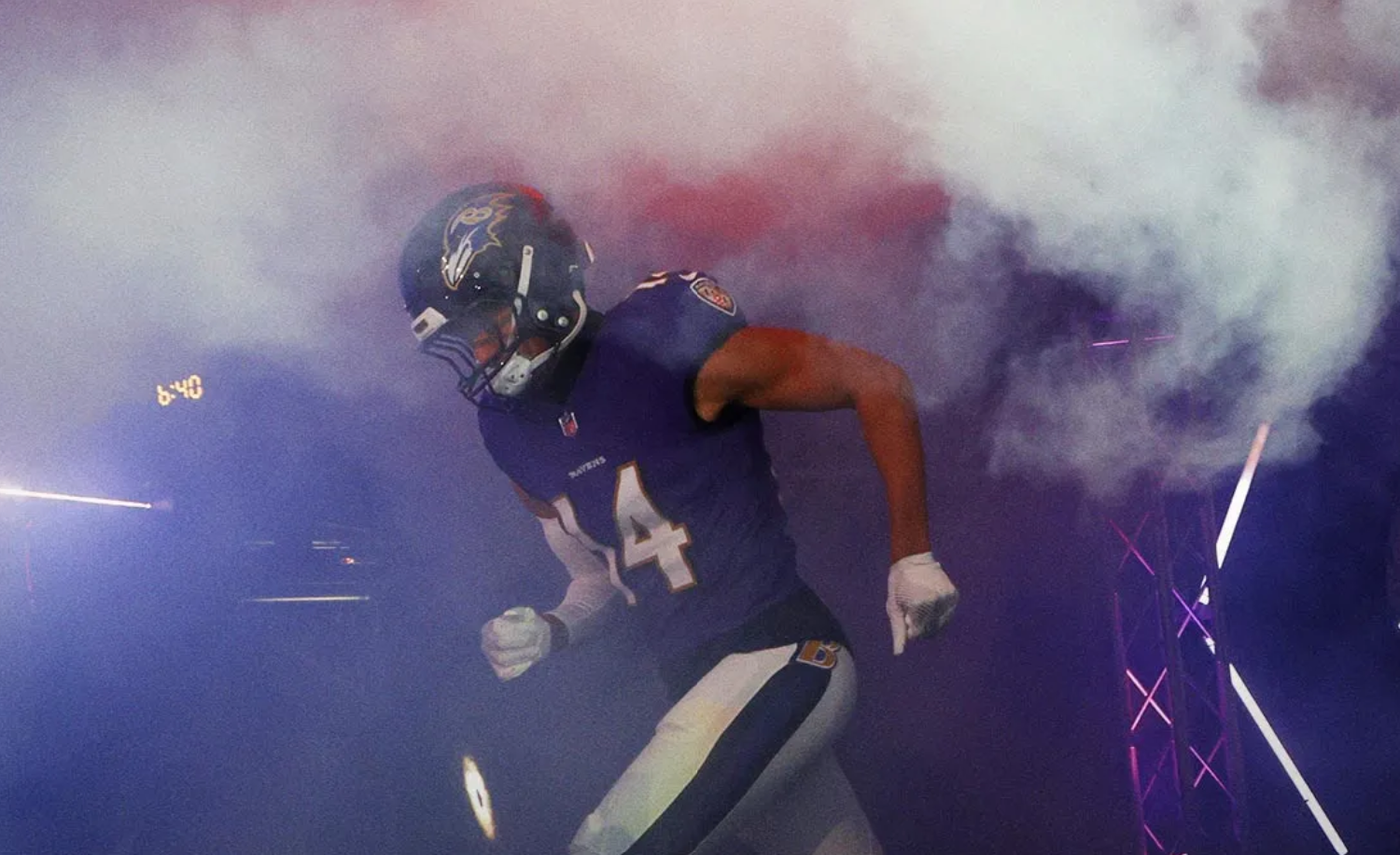The Baltimore Ravens have made significant roster moves involving two former first-round picks. The team has reportedly exercised the fifth-year option on linebacker Patrick Queen, securing him through the 2025 season, while declining the option on wide receiver Rashod Bateman, making 2025 a contract year for the young wideout. And…..