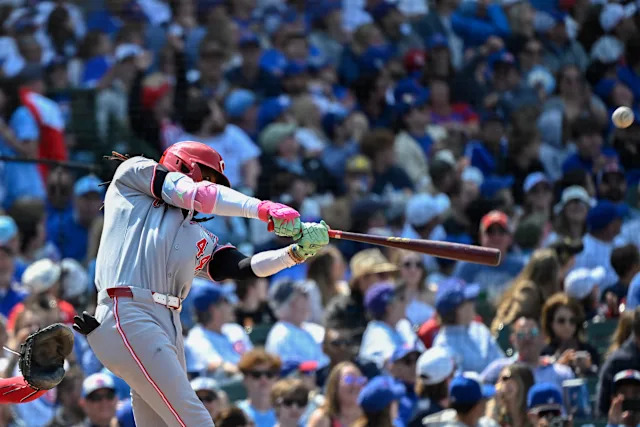 Reds star Elly De La Cruz homers after learning of the death of his sister