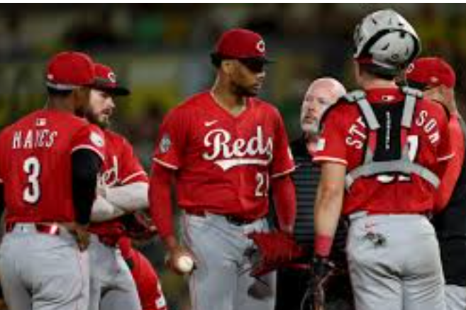 Major Breaking: Reds Veteran Catcher Inks a Major Blockbuster New Deal With Western Divisional Rival